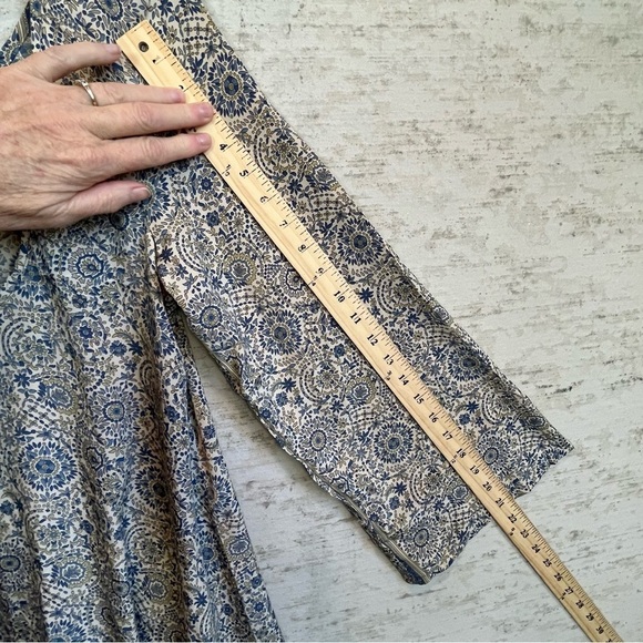 Karma Highway Elegant Blue and White Patterned Women's Top One Size - Picture 14 of 14